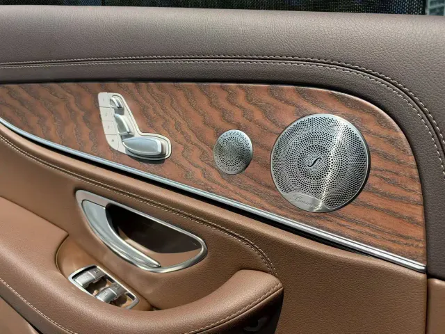Mercedes-Benz E-Class — Фото автомобиля 8