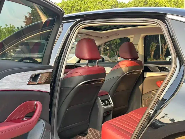 Hongqi H5 — Фото автомобиля 14