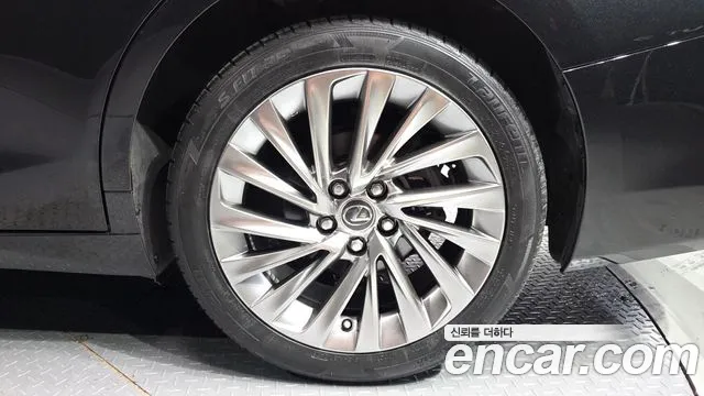 Lexus ES — Фото автомобиля 21