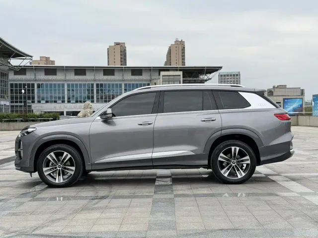 Audi Q6 — Фото автомобиля 4