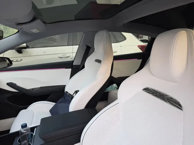 Tesla Model 3 — Фото автомобиля 4