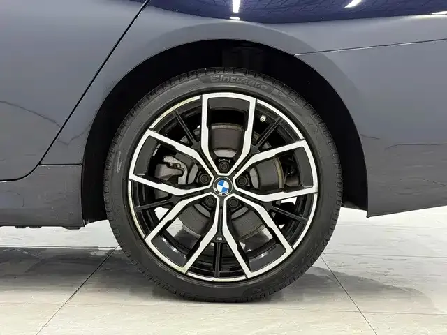 BMW 5 Series — Фото автомобиля 9