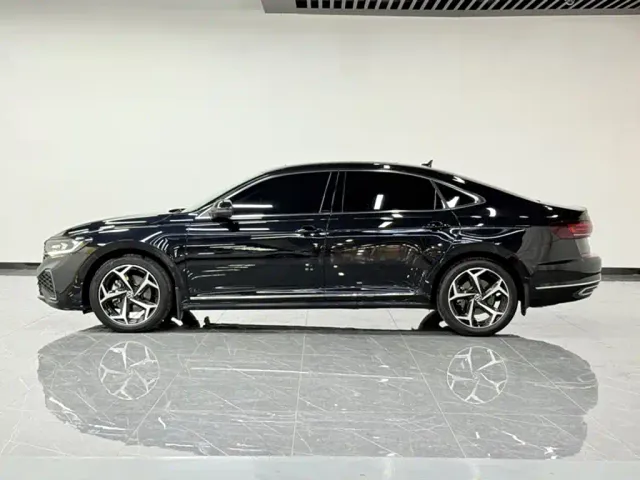 Volkswagen Passat — Фото автомобиля 3