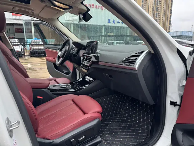 BMW iX3 — Фото автомобиля 14