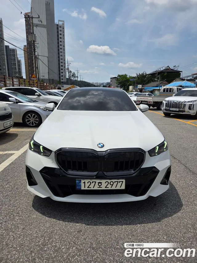 BMW 5 Series G60 — Фото автомобиля 4