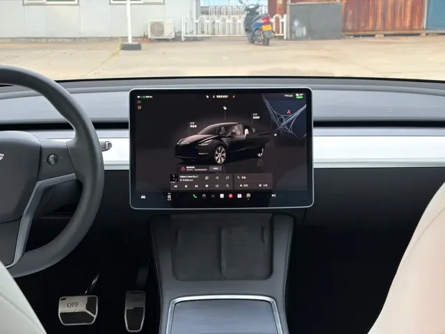 Tesla Model Y — Фото автомобиля 8