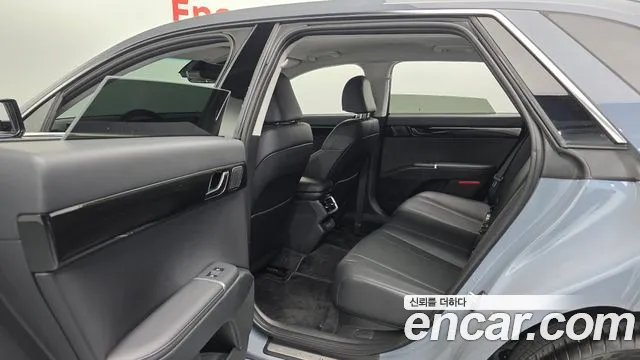 Hyundai Grandeur Grandeur (GN7) 2.5 Бензин 2WD — Фото автомобиля 17