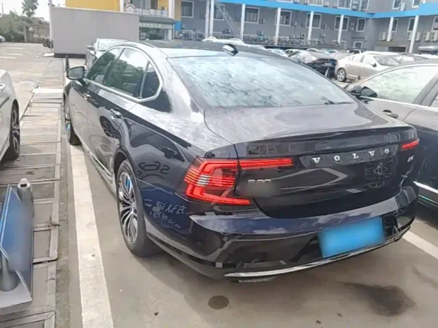 Volvo S90 — Фото автомобиля 4