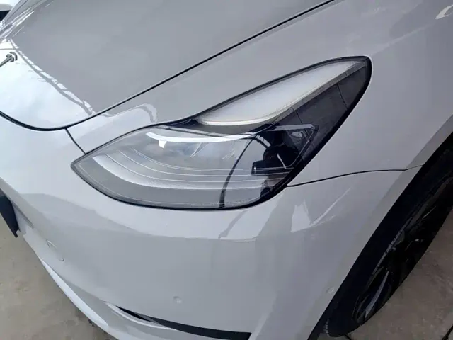 Tesla Model Y — Фото автомобиля 23