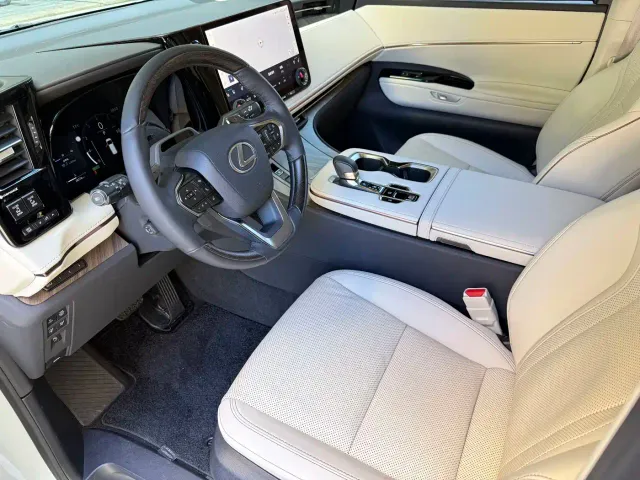 Lexus LM — Фото автомобиля 9
