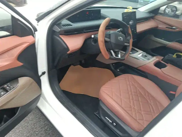 Changan Qiyuan A05 — Фото автомобиля 15