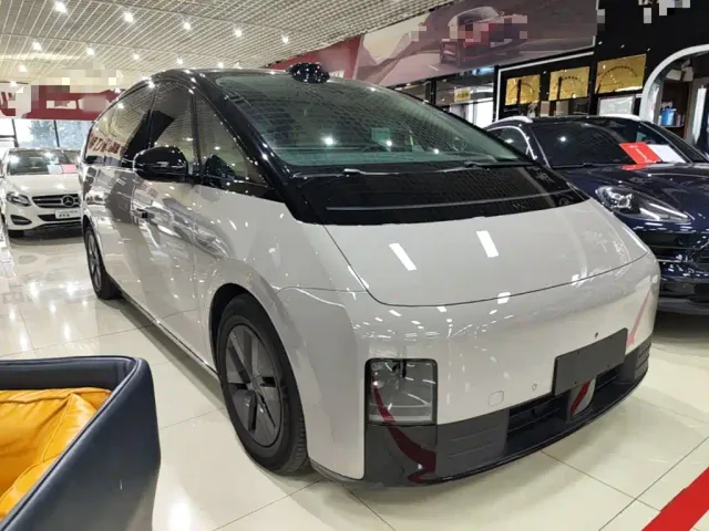 Li Auto MEGA — Фото автомобиля 3
