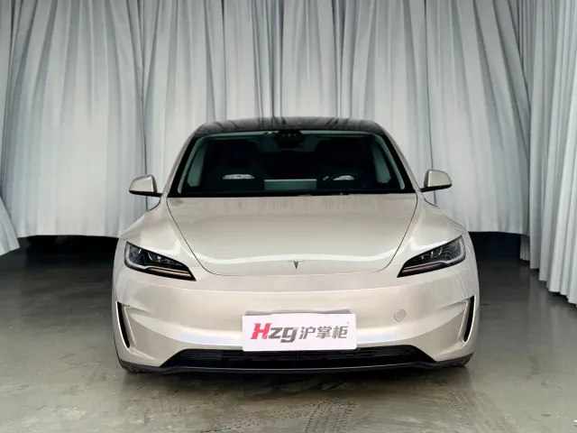 Tesla Model 3 — Фото автомобиля 3