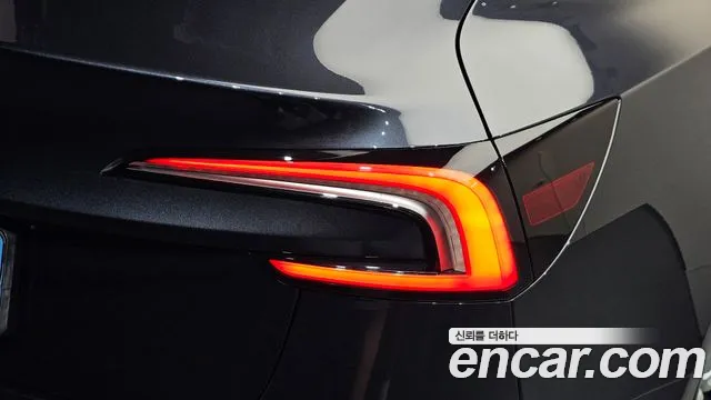 Tesla Model 3 — Фото автомобиля 21