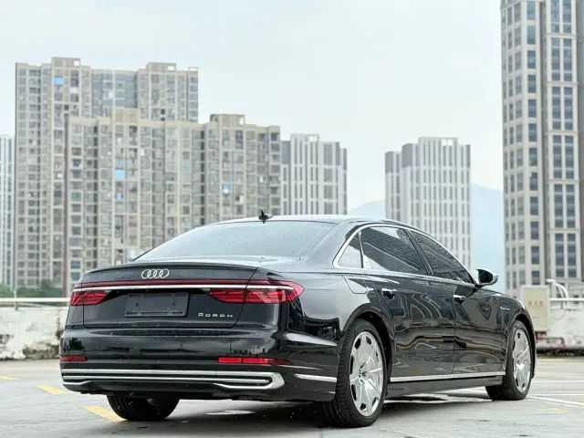 Audi A8 — Фото автомобиля 13