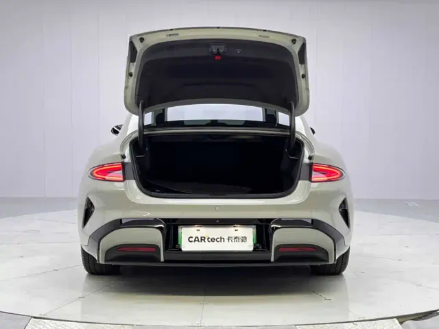Xiaomi SU7 — Фото автомобиля 9