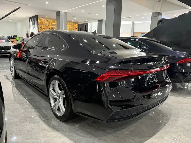 Audi A7L — Фото автомобиля 10