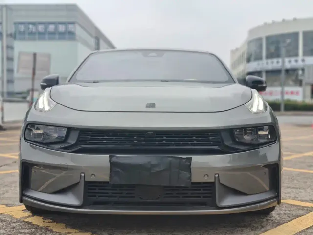 Lynk & Co 03 — Фото автомобиля 2