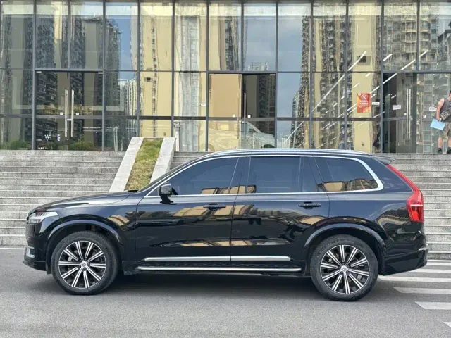 Volvo XC90 — Фото автомобиля 3