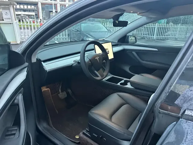 Tesla Model Y 2024 Rear-Wheel Drive Version — Фото автомобиля 11
