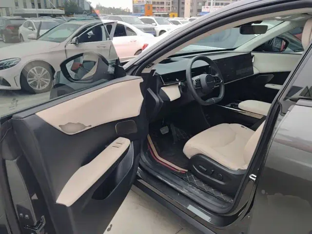 Mazda EZ-60 — Фото автомобиля 15