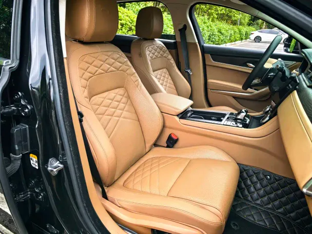Jaguar XFL — Фото автомобиля 14