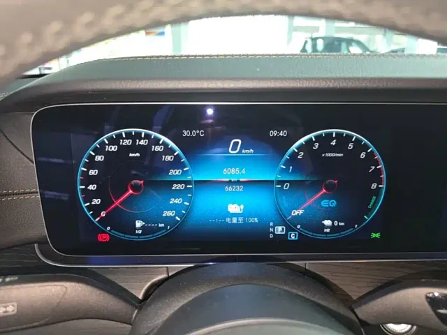 Mercedes-Benz E-Class — Фото автомобиля 9