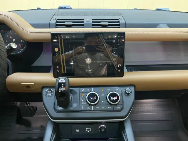 Land Rover Defender — Фото автомобиля 14