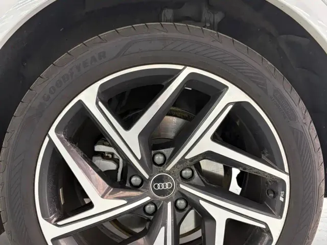 Audi Q6L e-tron — Фото автомобиля 14