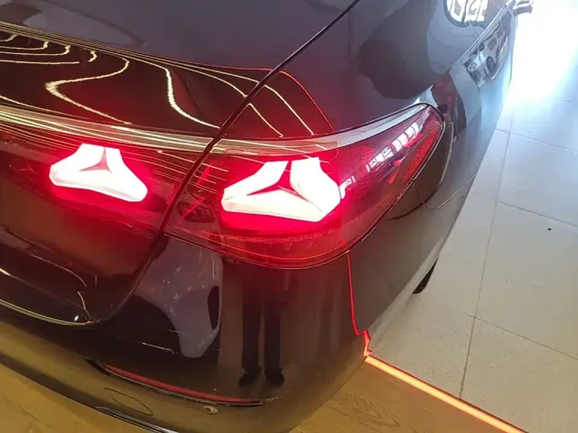 Mercedes-Benz E-Class — Фото автомобиля 7