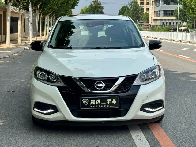 Nissan Tiida — Фото автомобиля 2