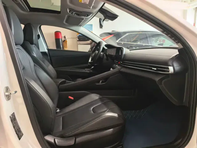 Hyundai Elantra — Фото автомобиля 16