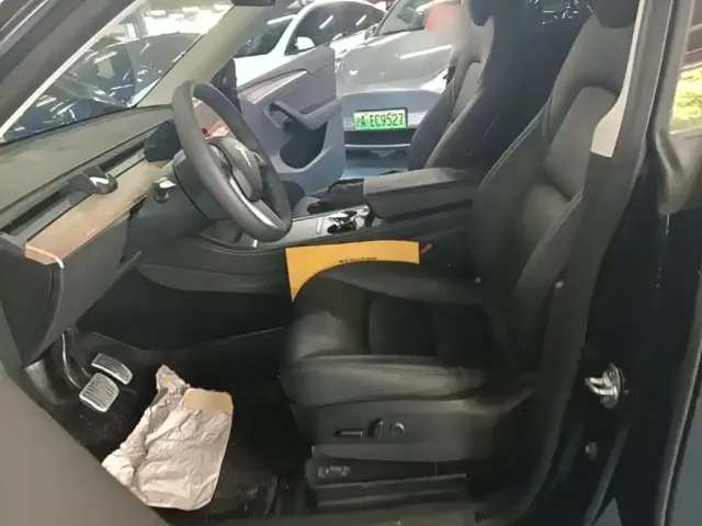 Tesla Model Y — Фото автомобиля 10