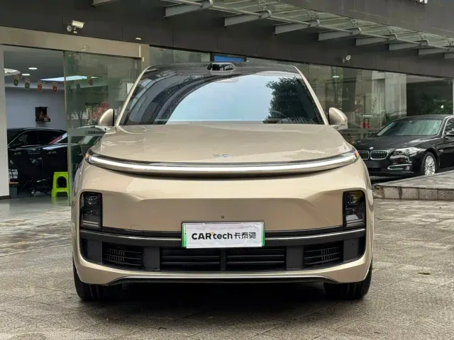 Li Auto L9 — Фото автомобиля 14