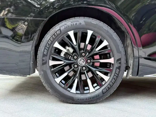 Toyota Alphard — Фото автомобиля 11
