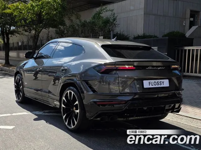 Lamborghini Urus — Фото автомобиля 2
