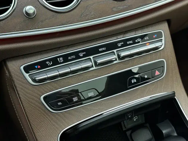 Mercedes-Benz E-Class — Фото автомобиля 25