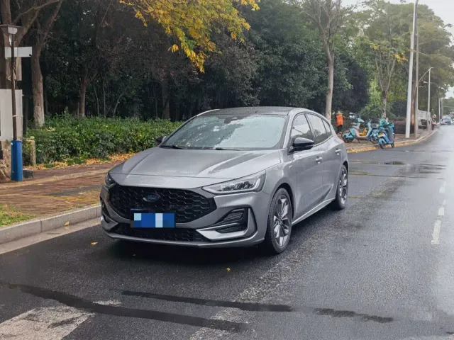 Фотография автомобиля — Ford Focus