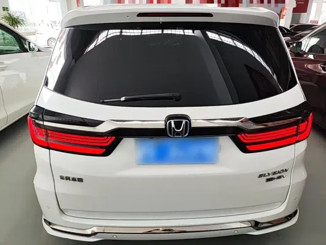Honda Elysion — Фото автомобиля 5