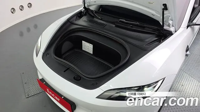 Tesla Model 3 — Фото автомобиля 6
