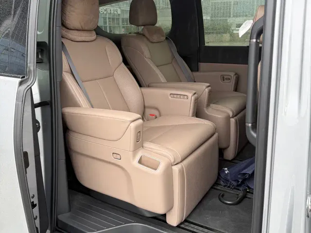 Li Auto MEGA — Фото автомобиля 15