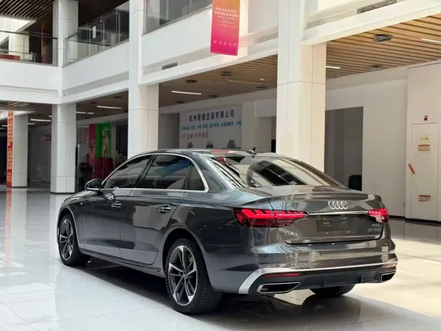 Audi A4L — Фото автомобиля 7