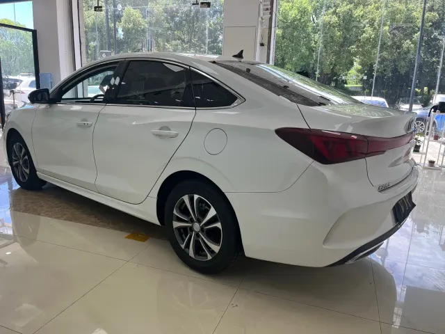 Changan Eado — Фото автомобиля 3