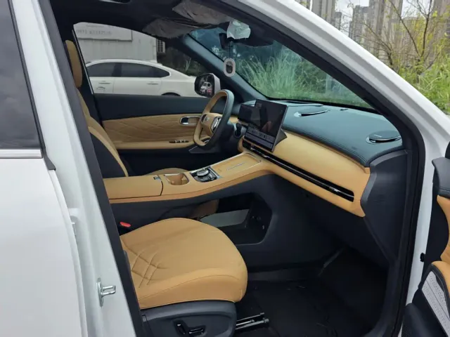 Geely Galaxy Starship 7 EM-i — Фото автомобиля 5
