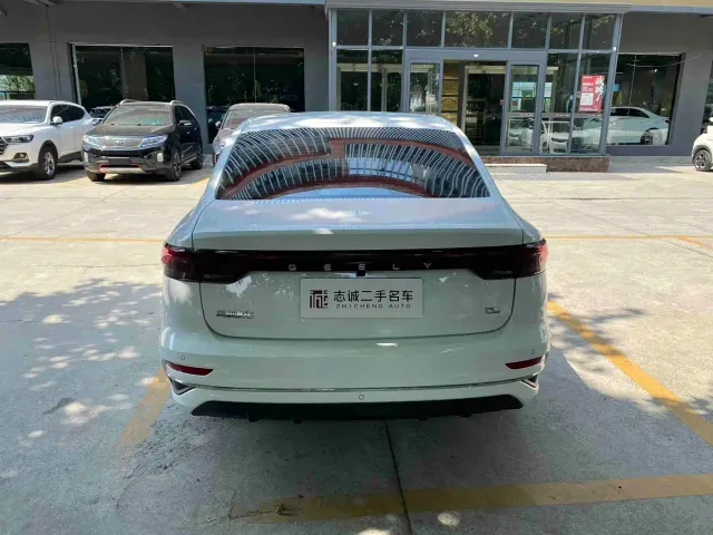 Geely Emgrand — Фото автомобиля 5