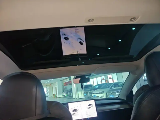 Tesla Model 3 — Фото автомобиля 17