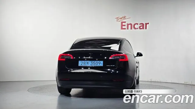 Tesla Model 3 — Фото автомобиля 4