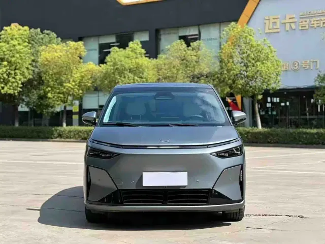 Xpeng X9 — Фото автомобиля 2