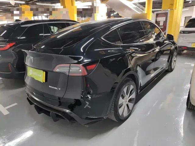 Tesla Model Y — Фото автомобиля 6