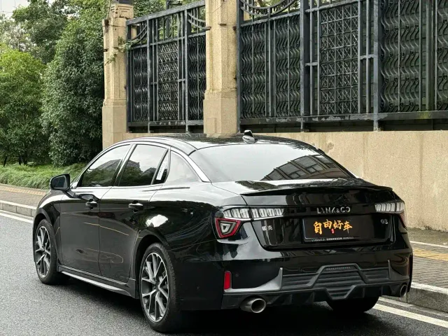 Lynk & Co 03 — Фото автомобиля 17